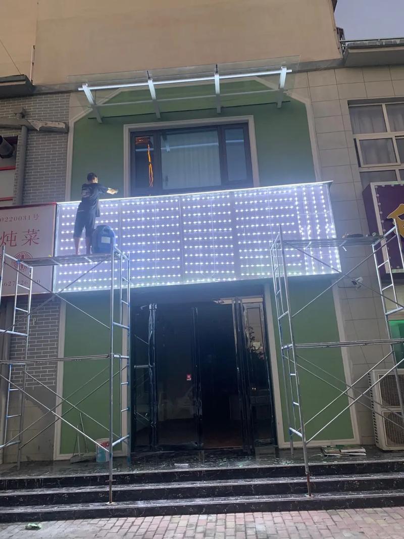 從創(chuàng)意到現(xiàn)實(shí) 又一廣告門頭制作完工，施工現(xiàn)場實(shí)拍見證匠心